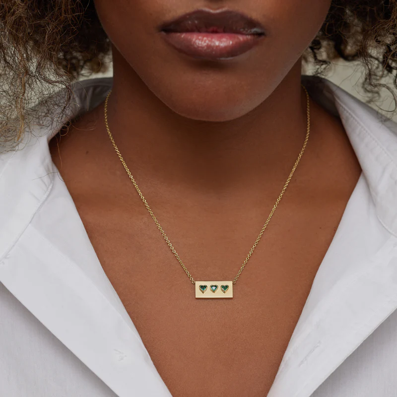 Ellen Plate with 3 Heart-Cut Emerald Detail Necklace - Image 4
