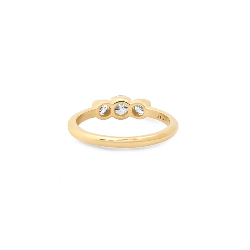 3 Graduated Diamond Ring - Image 4