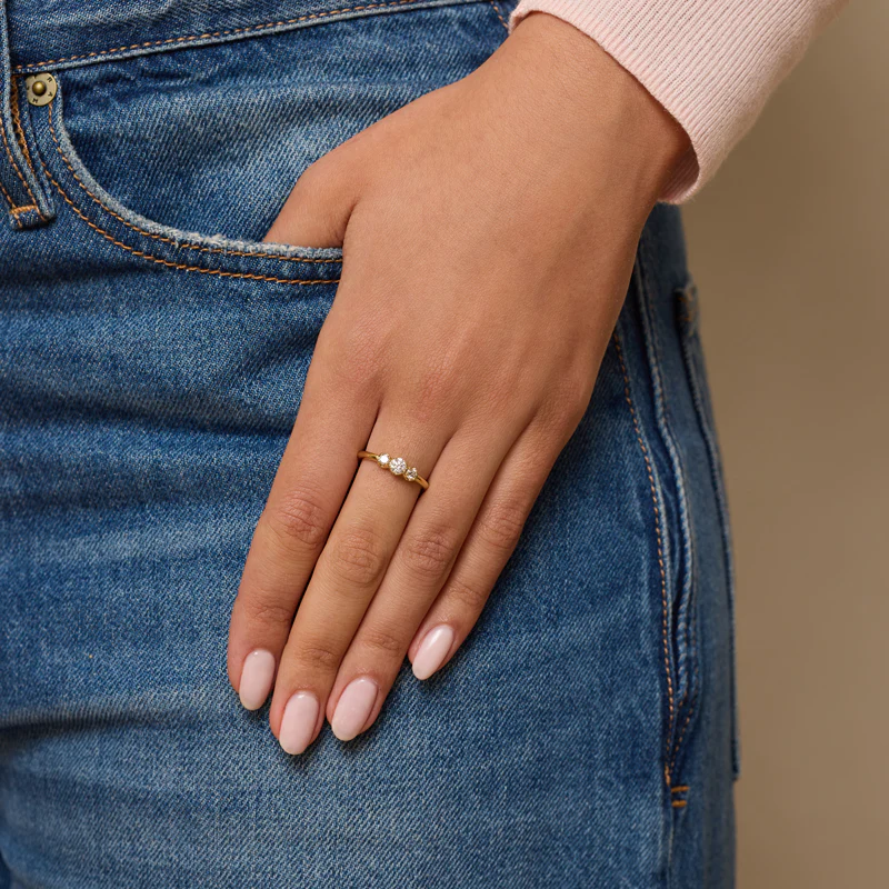 3 Graduated Diamond Ring - Image 5